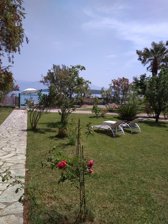 Palmyra Beachfront Studios Nydri  Esterno foto